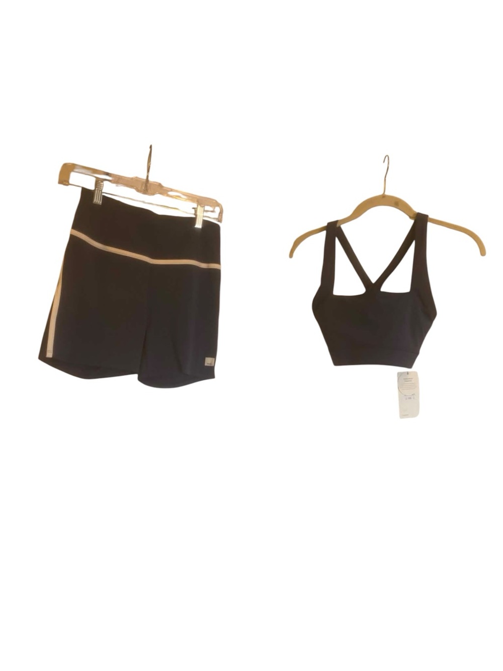 NWT Vuori Daily Form bra/All The Feels Short 4” Set Size Medium BLACK